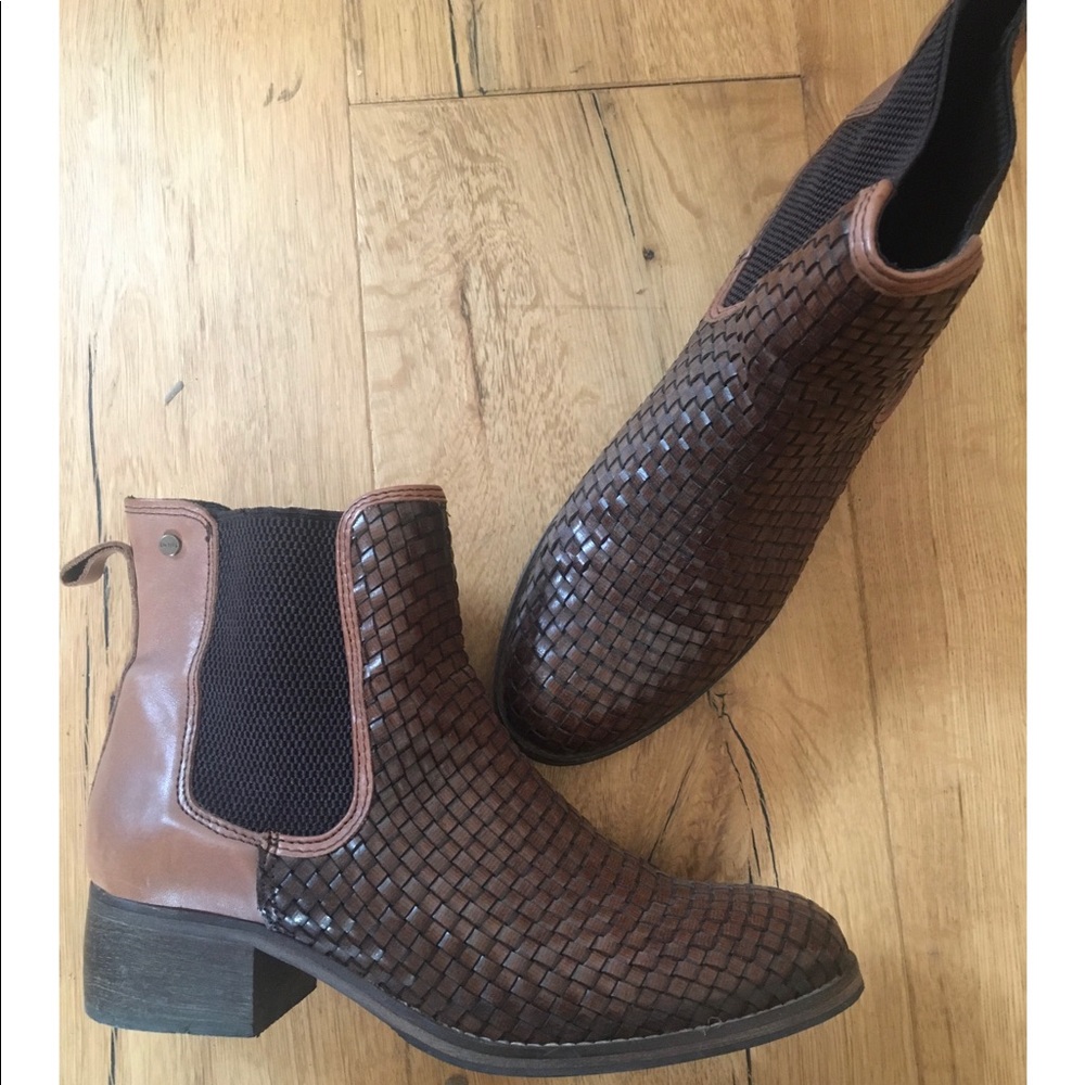 Woven leather Chelsea boots